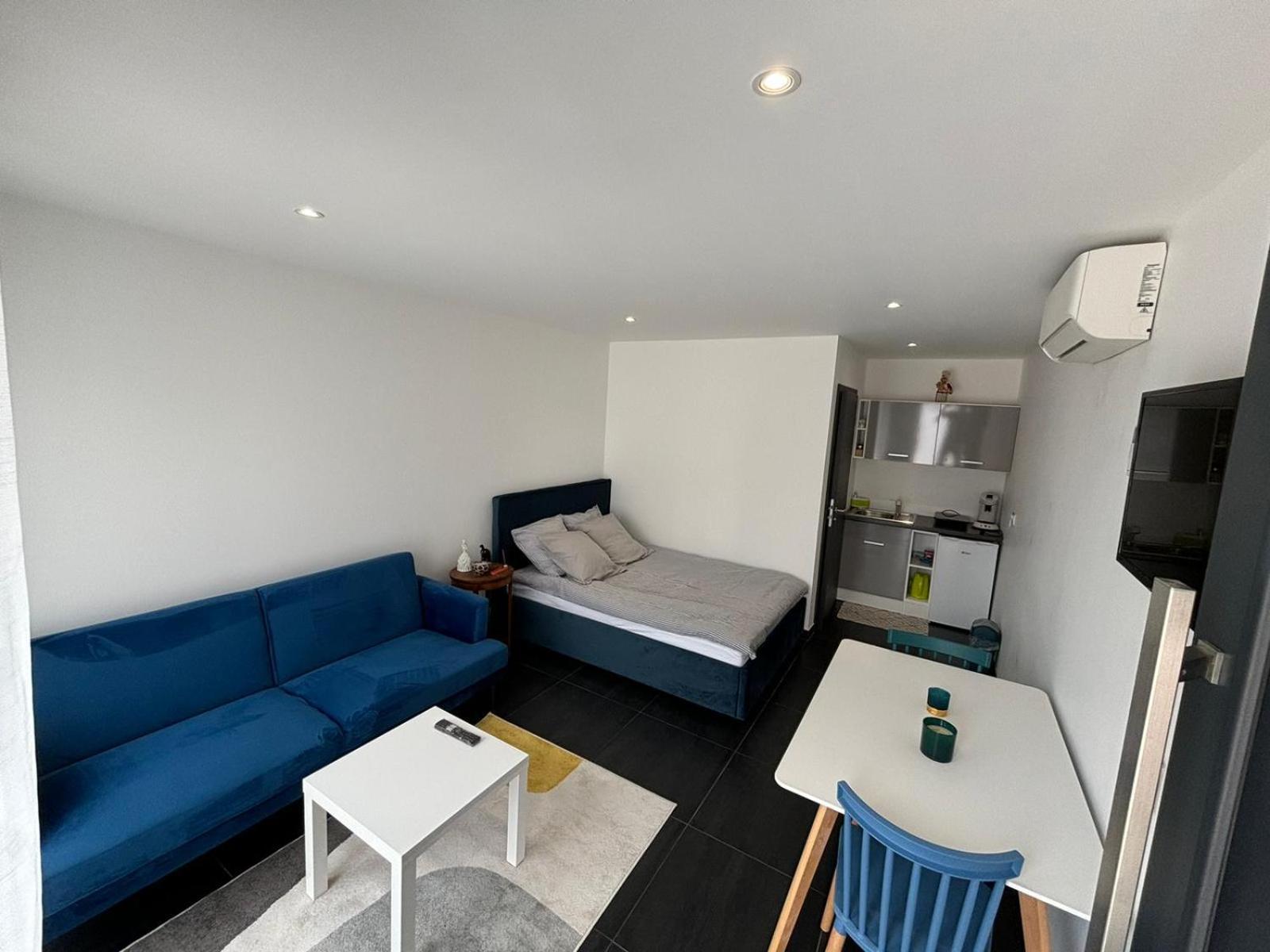 Bleu Apartment